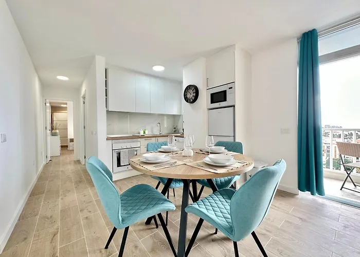 Torres De Yomely - M6d * Playa de las Americas (Tenerife)